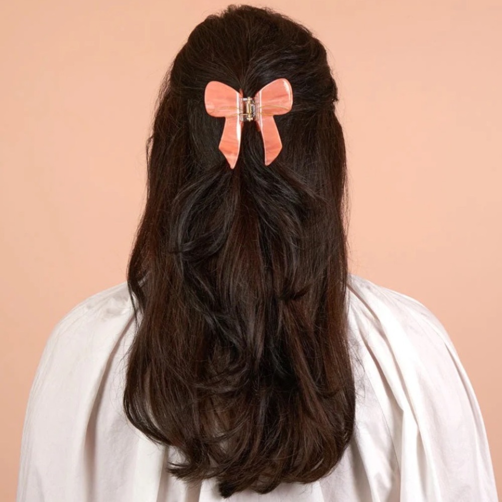 Bow claw clip